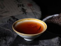 2008年的老班章普洱茶餅生茶缺了一塊值錢嗎？
