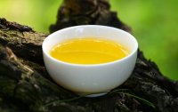茶油怎么涂抹頭發(fā)如何正確使用茶油洗頭？